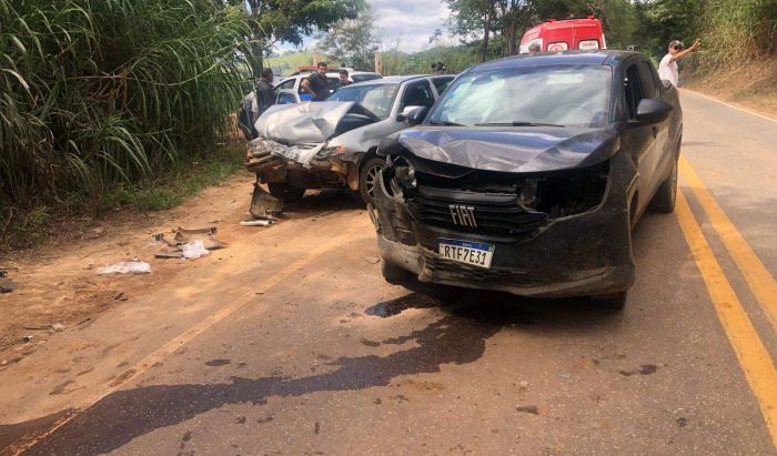 Portal Capara Colis O Entre Dois Ve Culos Deixa Cinco Feridos Na Mg