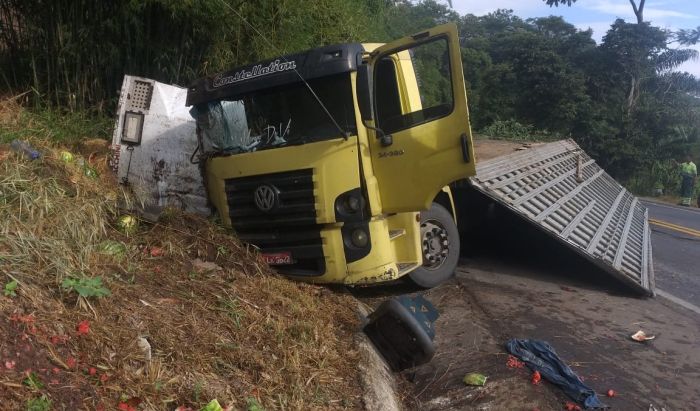 Portal Capara Caminh O Carregado Melancias Tomba Na Br