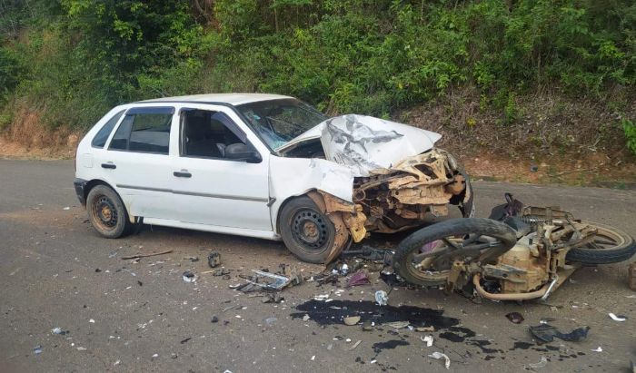 Sem CNH, 'Safadão' escapa da morte em caminhão arqueado e ilegal