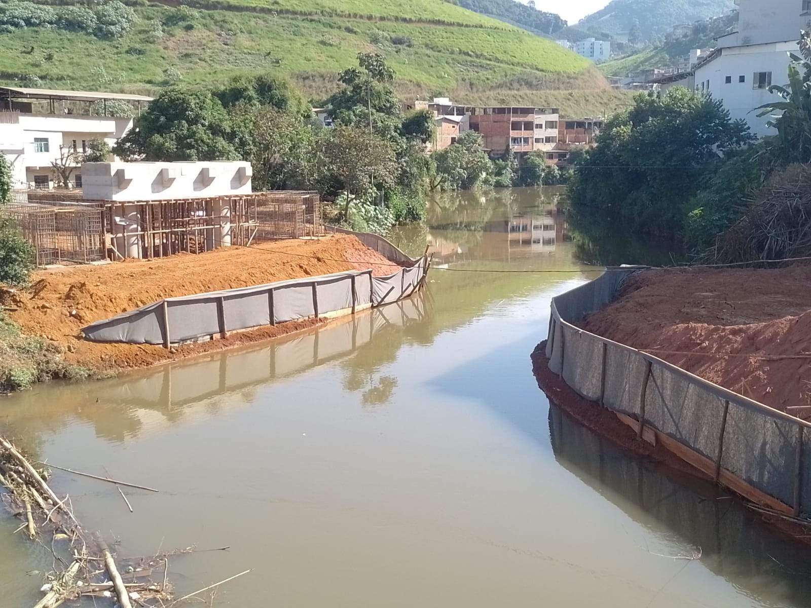 Representantes do Conselho de Meio Ambiente visitam obra da ponte na Vila Deolinda