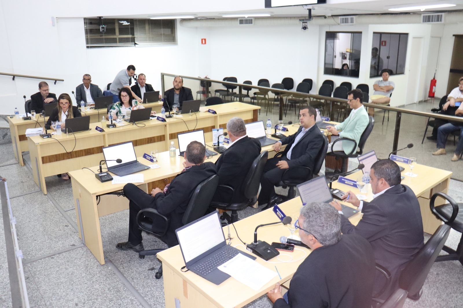 Seis vereadores requerem abertura de CPI contra Prefeitura de Manhuaçu