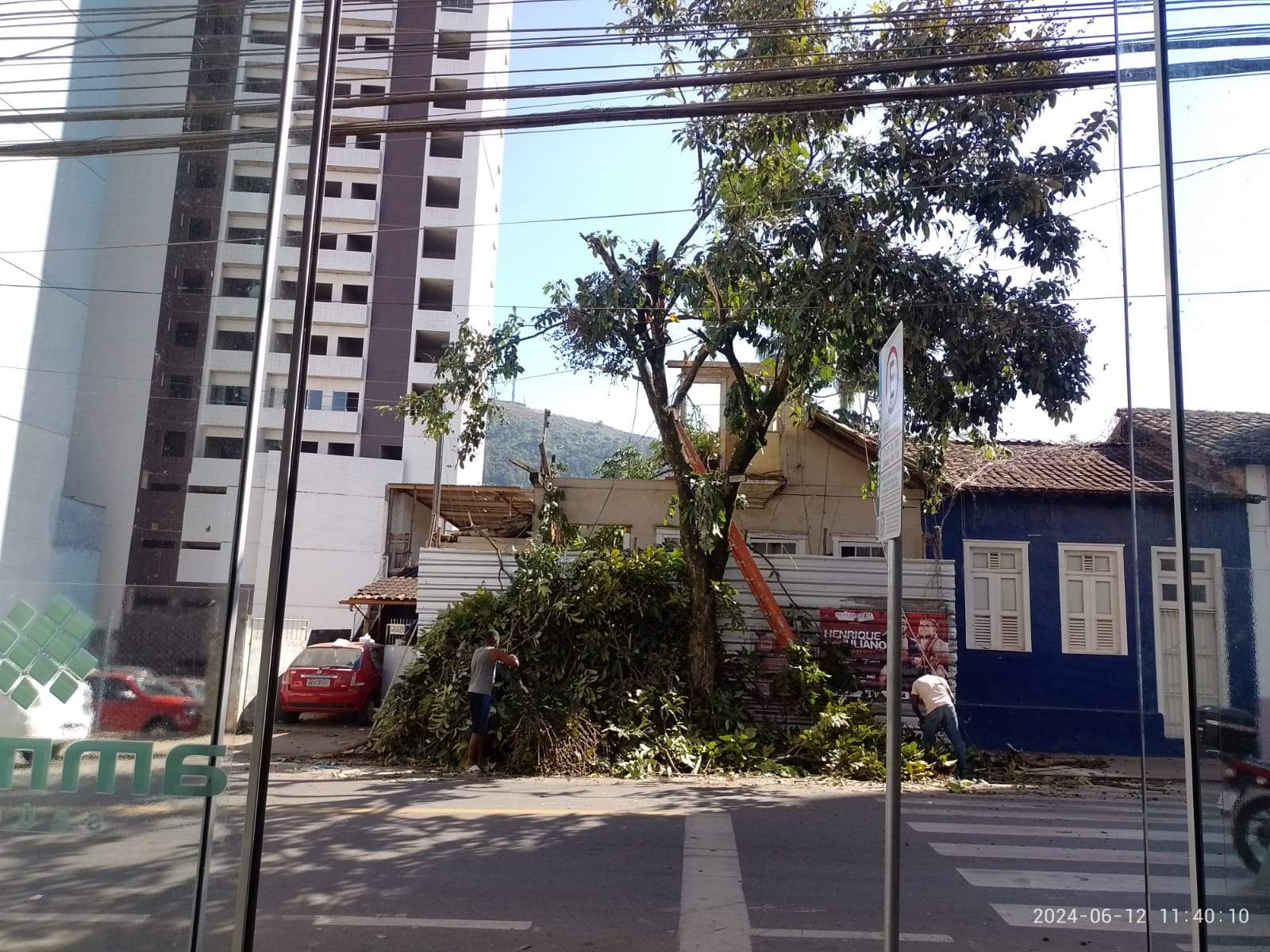 Moradores de Manhuaçu preocupados com poda de árvores na cidade