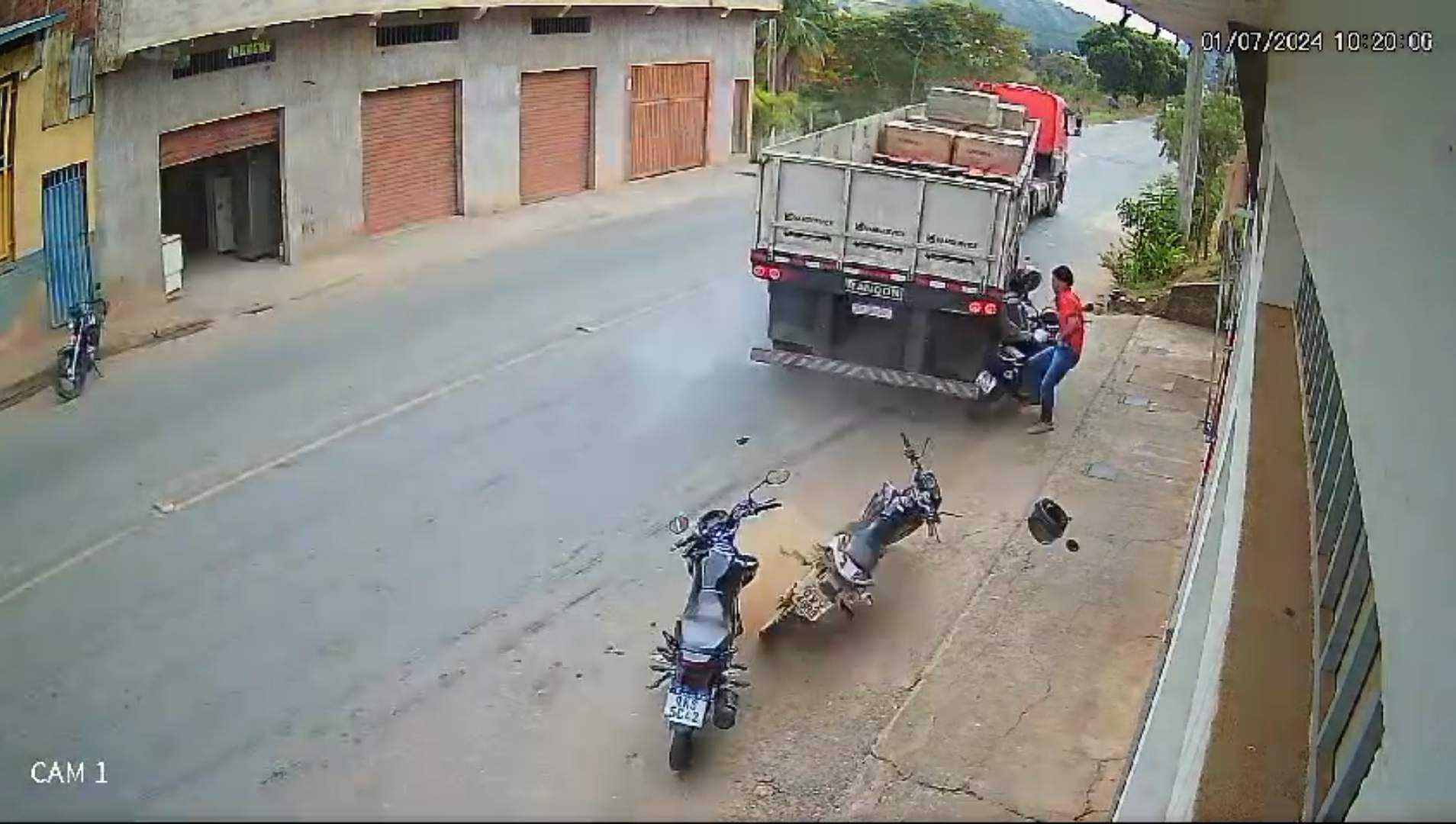 Acidente em Raul Soares: carreta atinge motociclista