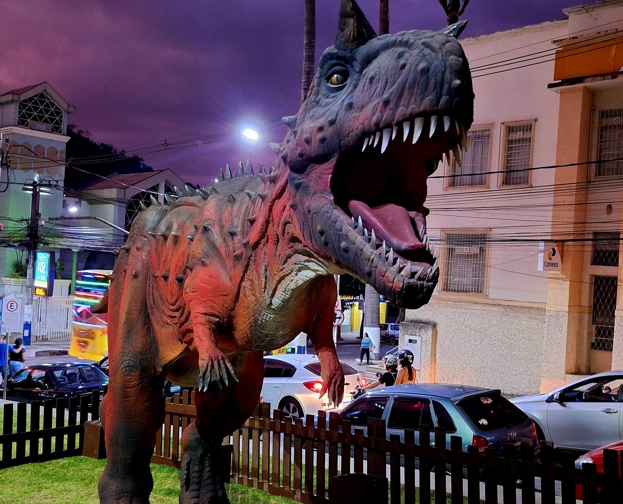 Exposição Mundo Jurássico Representa Aumento das Vendas no Comércio de Manhuaçu