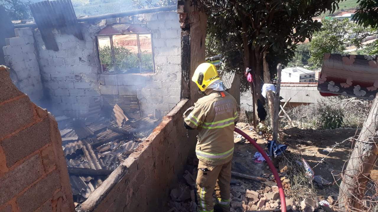 Mulher ateia fogo na casa da sogra após desentendimento em Manhuaçu