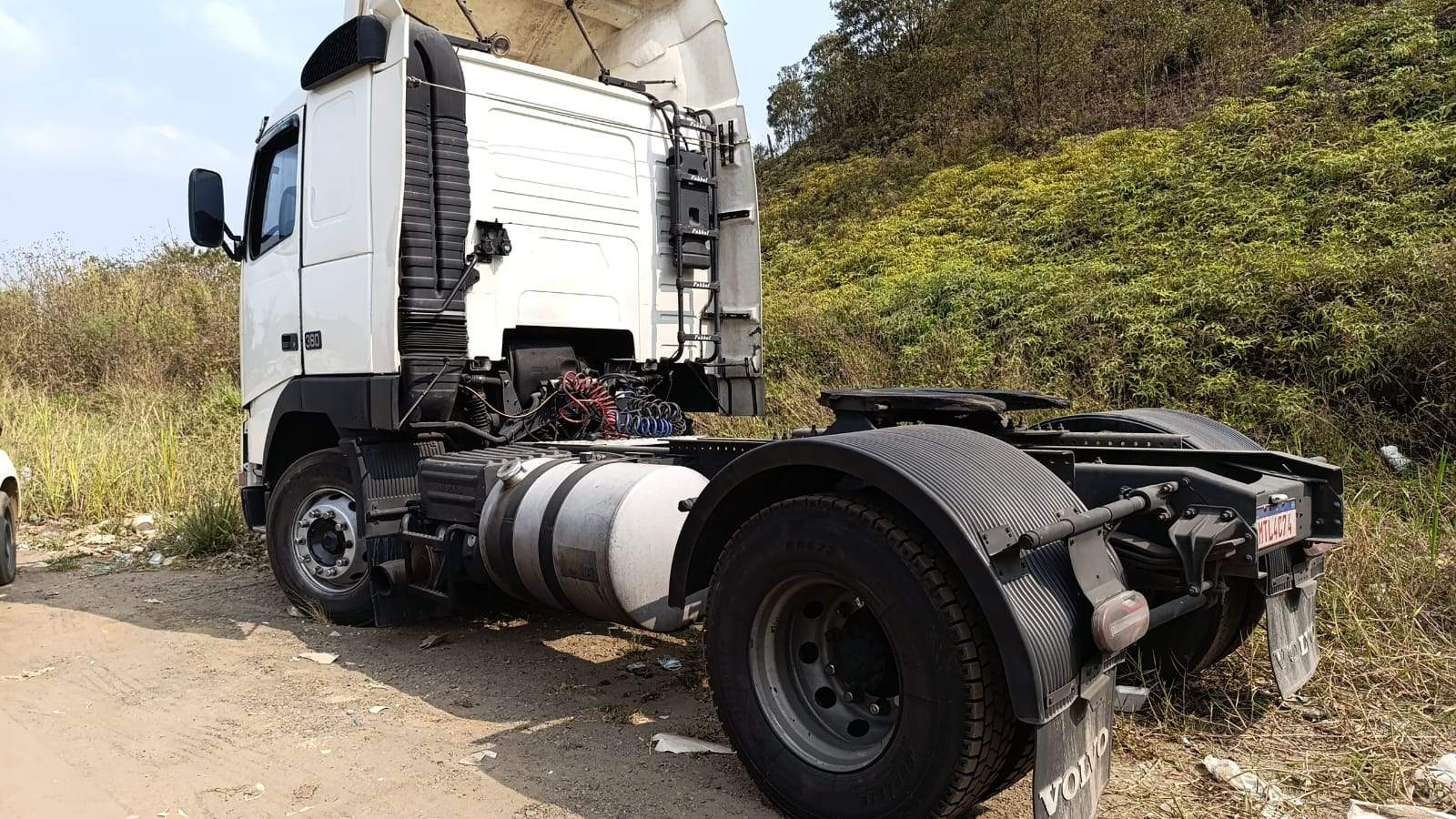 Caminhoneiro é sequestrado e carga de azeite é roubada na 262