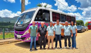 São João do Manhuaçu amplia frota de transporte para pacientes com novo ônibus