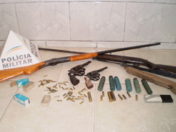 Ação da PM apreende armas em Ipanema