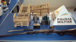 Materiais de caça apreendidos em Ipanema