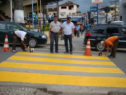 Faixas de pedestres são revitalizadas