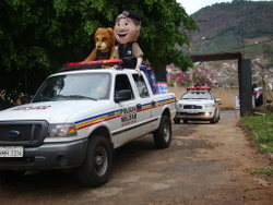 Polícia Militar leva alegria e presentes no Dia da Criança