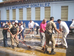 Faixas de pedestres são lavadas nos 4 anos da campanha educativa