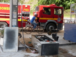 Incêndio em posto de combustíveis assusta Martins Soares