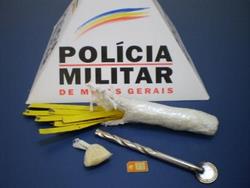 Mulher é presa tentando levar drogas e celular para cadeia