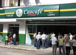 Em clima de festa, Coocafé Lajinha é reinaugurada