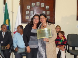 Câmara de Simonésia presta homenagens
