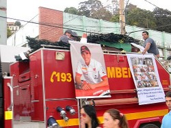 Multidão se despede do piloto Swian Zanoni