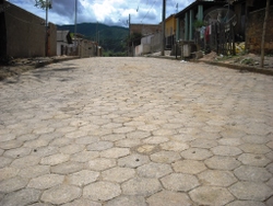 Ipanema executa obras de calçamento