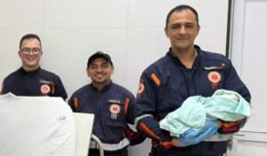 Bebê nasce dentro de ambulância do Samu durante transferência para Manhuaçu