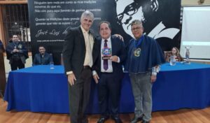 Academia Manhuaçuense de Letras o aniversário de seu Patrono