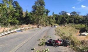 Jovem morre em acidente de moto na MG-111, em Santana