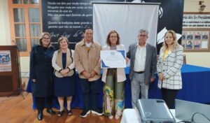 Academia Manhuaçuense de Letras promove palestra de incentivo a novos idiomas