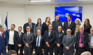 Rotary Club de Manhuaçu empossa Paulo Cezar de Oliveira para o Ano Rotário 2026-2027