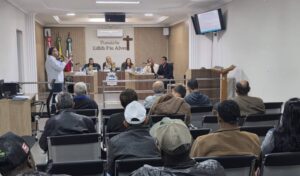 Câmara de São João do Manhuaçu aprova projetos e recebe audiência pública da saúde